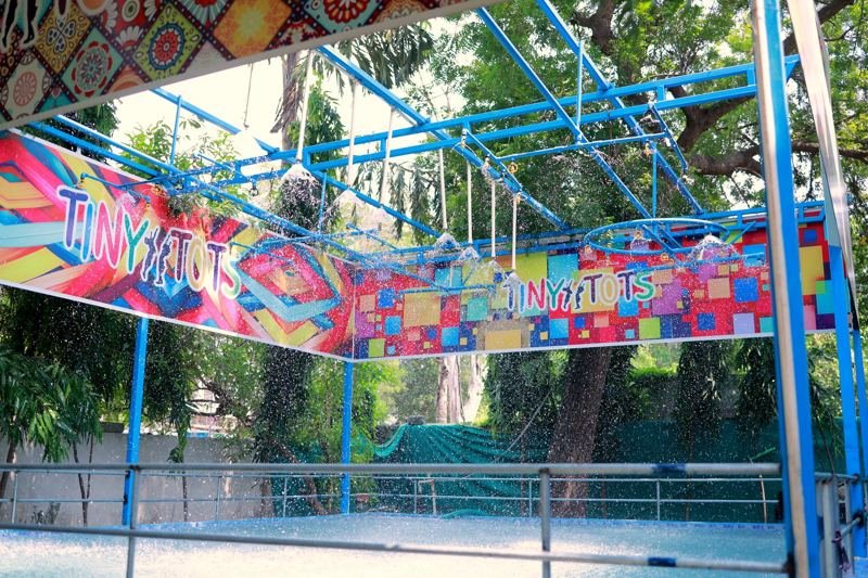 Covered splash pool